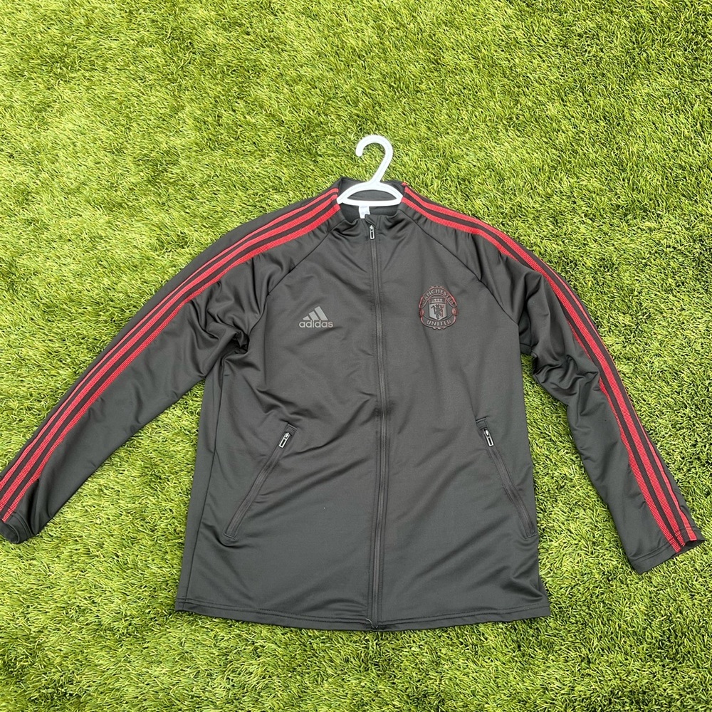 Adidas Manchester United 2020 men’s jacket in good condition size medium M